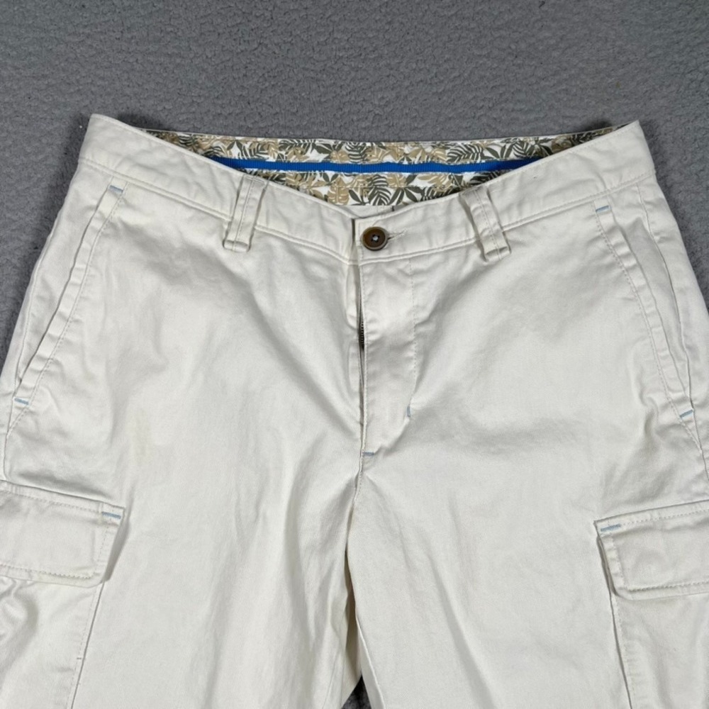 Tommy Bahama Shorts Mens 32 Cream Cargo Casual Preppy Chino Pockets Logo Adult - Picture 2 of 11